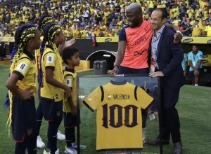 ¡GRACIAS POR TODO, SÚPERMAN! Enner Valencia fue homenajeado por sus 100 partidos con Ecuador