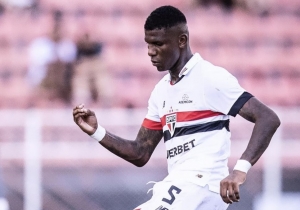 REMONTADA QUE DUELE: Palmeiras arrasó con Sao Paulo en su propio estadio y Robert Arboleda pago los platos rotos