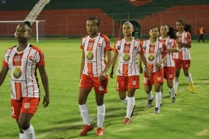 T Universitario femenino