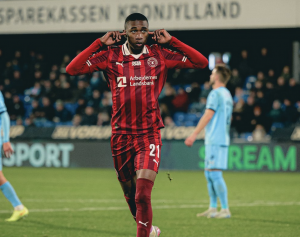 ¡Definitivamente imperdible! Denil Castillo le contó al Midtjylland cuál es su historia de vida