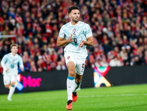 Benfica sorprende con goleada y manda al PSG a los segundos