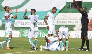 ¡Ganó La Capira pero salvo una goleada épica de Emelec se va a la B! (RESUMEN)