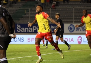 El rigor de Papá Aucas: El cuadro oriental vence con autoridad al Manta y se adueña de la cuarta casilla
