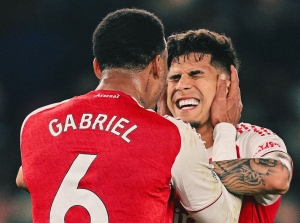 ¡Ni Saliba, ni Gabriel: Piero Hincapié! El mundo del fútbol se rinde ante la nueva muralla del Arsenal