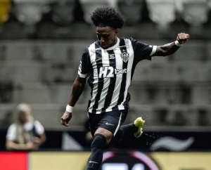 Día negro para Sparta Praga: Angelo Preciado y John Mercado quedaron sin reacción ante un rival imparable