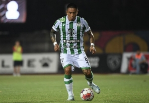 ¡SUMARON EN DUELOS CLAVE! Cristian Ramírez sumó con Ferencvaros y Saverio–Cifuentes cumplieron en Aris
