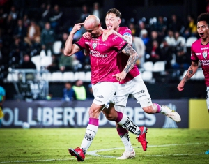 Cátedra en Asunción: Independiente del Valle silencia a Libertad y reina en su grupo de Libertadores