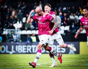 Cátedra en Asunción: Independiente del Valle silencia a Libertad y reina en su grupo de Libertadores