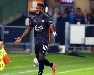 Juega sobrado en la B de Italia… ¡John Yeboah marca la diferencia con asistencia de crack para Venezia!