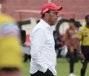 ¡POR POCO RUEDA OTRA CABEZA! José Hernández salvó su cargo en Técnico Universitario en el último suspiro