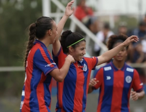 Oreja y rabo, asistencia y gol, Emily Arias vivió su mejor día en San Lorenzo