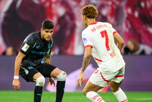 SE ALEJAN DE LOS PUNTEROS y Piero Hincapié vivió un partido agridulce con Bayer Leverkusen