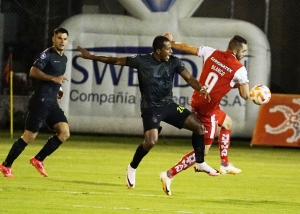 ¡ESCÁNDALO EN LA CANCHA! El árbitro se pasó por alto al VAR y validó un penal que le dio el triunfo a Orense