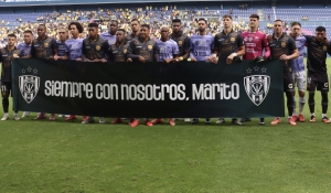 Eriza la Piel… El Sentido Homenaje de los Jugadores de BSC y de IDV para Mario Pineida