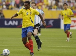 ¡Tenorio cuestiona la “ambigüedad” de Alfaro y el liderazgo de Énner!