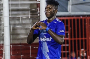 Emelec se lame las heridas y pesca ante Huracán por la Sudamericana