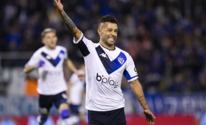 Vélez Sarsfield golpeó primero en un clásico argentino por la Libertadores (RESUMEN)