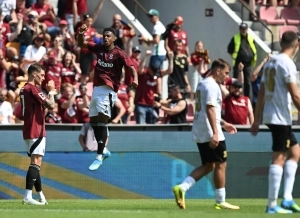 Final de película: John Mercado se despide de la temporada como héroe y con gol en el Sparta Praga