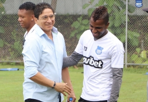 ¡Ganó 3 títulos como Azul y se incorpora como “Refuerzo” a Emelec!