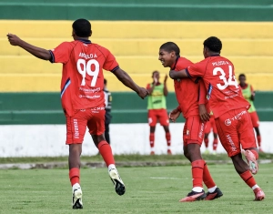 El Nacional zafó una semana más en FEF gracias a su marca y a sus viejas glorias