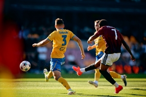 Sparta Praga golea con contundencia y festeja la primera asistencia de John Mercado en la temporada