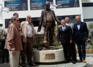 Estatua Rodrigo Paz