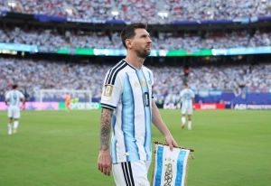Respeto absoluto entre leyendas: Ronaldo se rinde ante Lionel Messi y lo califica como el mejor de la historia