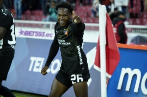 Liga saca adelante su primer examen con presencia de su gente