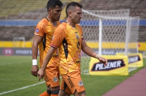 Libertad FC muestra un once completamente renovado