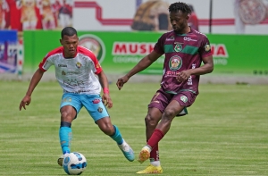 ¡DT de Club de Serie A confiesa que tienen atado a Atacante Nigeriano!