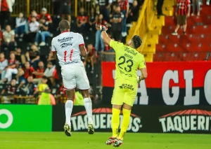 Asistencia de Juan Luis Anangonó le sirvió de poco a Comunicaciones (VIDEO)