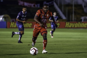 Dos bajas pesan en una plantilla limitada