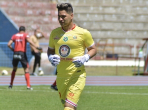 ¡Arquero héroe con un golazo a lo Chilavert! (VIDEO)