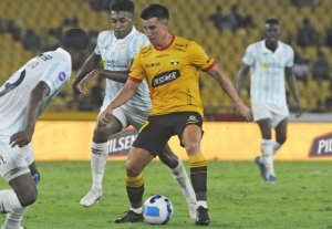 Mientras continúa su pelea con el Rojo (FOTO)