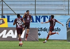 Mushuc Runa consigue un triunfo vital en la cancha del Manta FC para seguir peleando por la permanencia