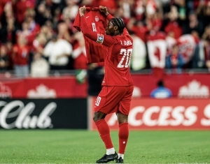 Canadá se reencuentra con su gente venciendo a una descolorida e impotente selección de Chile