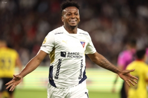 EL REY CANTÓ EL OLÉ: ¡LDU le metió un Baile, le pasó de a 3 y humilló a Barcelona en el Clásico!