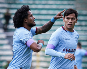 Bolívar inició la temporada goleando y con sus dos tricolores como estelares