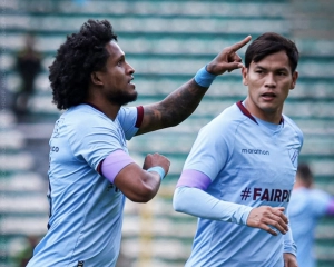 Bolívar inició la temporada goleando y con sus dos tricolores como estelares
