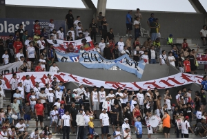 Hubo polémica en Guayaquil porque lanzaron pirotecnia desde el exterior hacia la hinchada de Liga