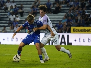 Emelec vence a Leones con un gol agónico a los 96 minutos para soñar con salir de la zona del descenso