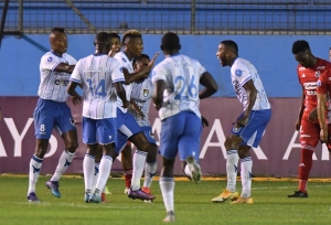 ¡9 de Octubre gana con valentía y pese a las bajas para seguir vivo en la Sudamericana! (VIDEO)