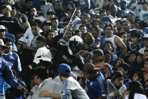 Hinchada Emelec 9