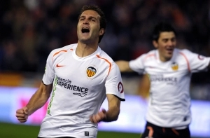 Valencia-ruben-baraja-celebrates-his-goal-2009