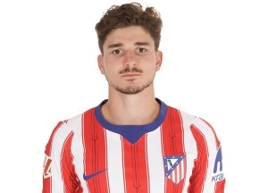Julián Álvarez muestra un semblante de desolación en la sesión del Atlético de Madrid