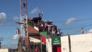 Hinchada LDU 11