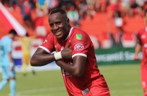 ¡El Nacional apunta a un 9 que generó polémica en la Liga Boliviana!