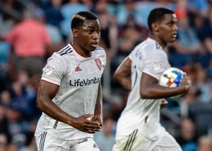 ¡Anderson Julio vio cómo su equipo quedó eliminado por Penales en la MLS Cup! (RESUMEN)