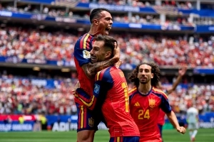España ratificó su chapa de candidato y clasificó a octavos de final con un show de fútbol sobre Austria