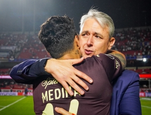 CONMEBOL SE PUSO ESTRICTA: Liga y Tiago Nunes son multados con cifras importantes tras su accionar en Copa